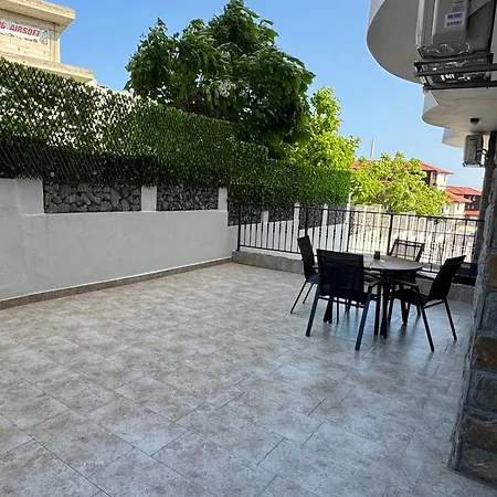 Grand Luxury With Sea View Апартаменти *